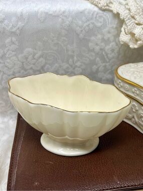 Vintage Lenox Symphony Ivory Porcelain Scalloped Bowl with 24K Gold Trim